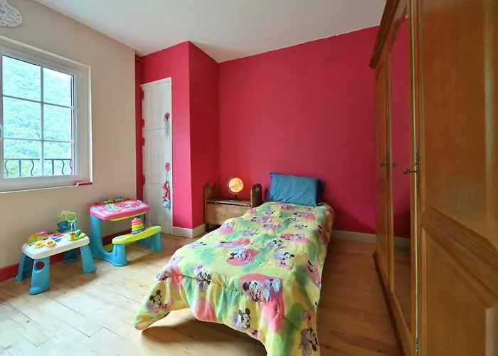 Pays De L'ours - Pyrenees * Melles